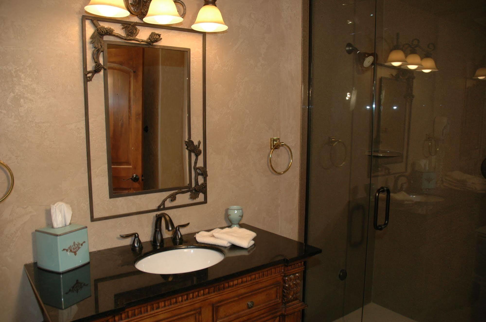 Hotel Chateau Chamonix Georgetown Buitenkant foto